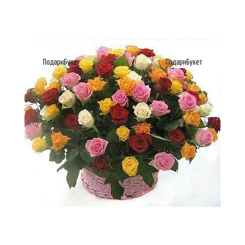 Доставка на кошница с разноцветни рози в София, Пловдив, Варна, Бургас