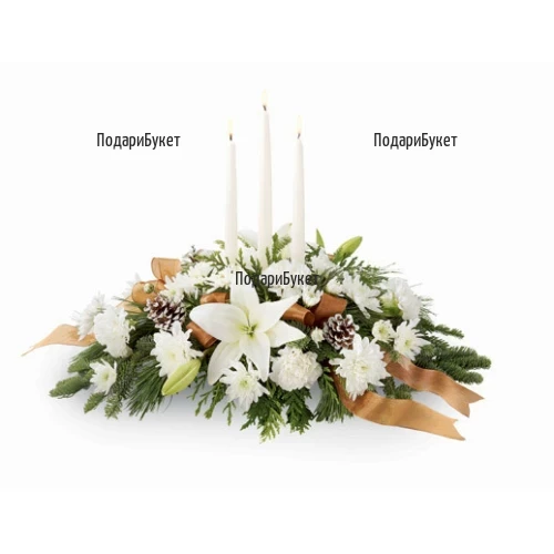 Онлайн поръчка на коледна бяла аранжировка с 3 свещи