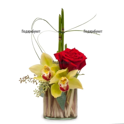 Доставка на аранжировка от рози и орхидея