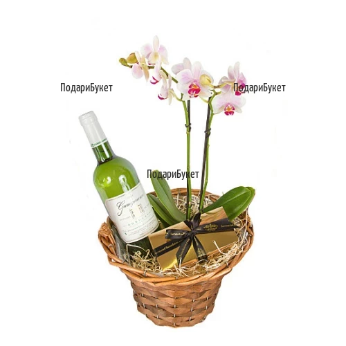 Кошница с орхидея, вино и трюфели доставена с куриер в София
