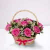 Кошница с розови рози и зеленина