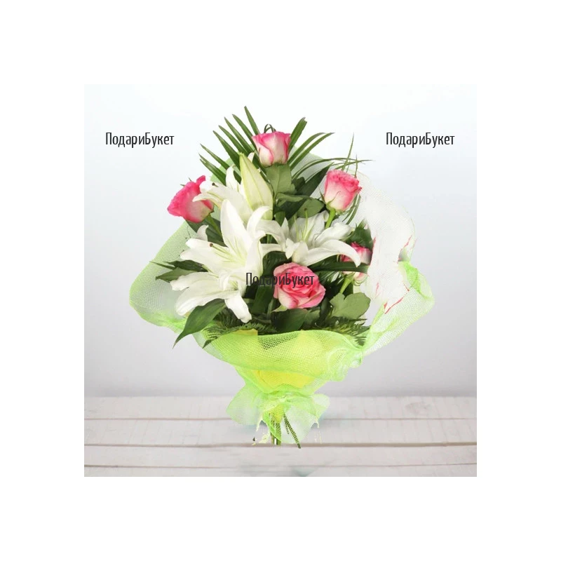 Flower delivery - bouquets of roses. lily and greenery