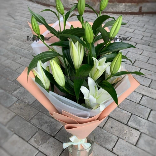 Bouquet of 7 White Lilies for Gratitude