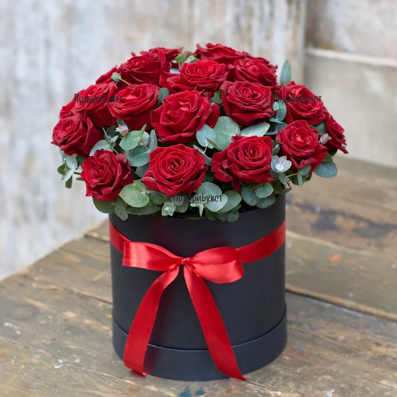 Luxury Box with 25 Red Roses Gift