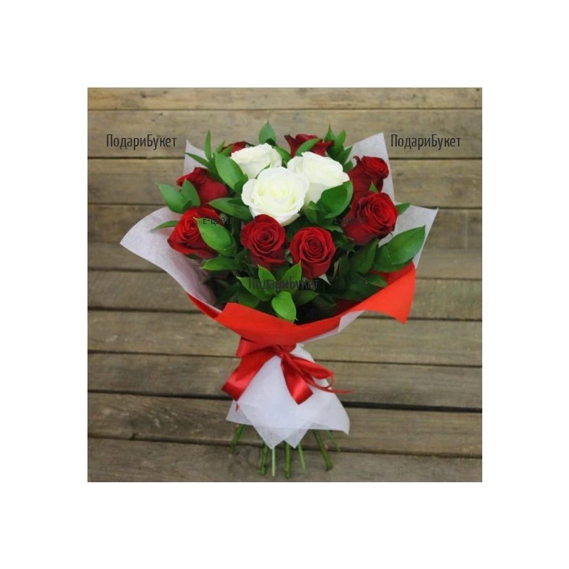 Send classic bouquet of roses and greenery